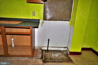 1075 Ellicott Dr, Baltimore, MD 21216 - photo 4