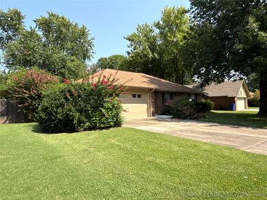 Left Side of the Home
Welcome to 2604 W Broadway, Broken Arrow, OK 74012