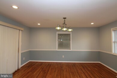 8212 Cottage St, Vienna, VA 22180 - photo 3