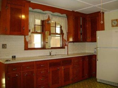 126 N Broadway, Haverhill, MA 01832 - photo 4