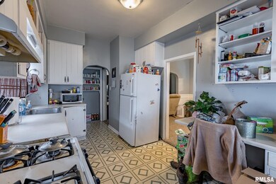 2342 E Pleasant St, Davenport, IA 52803 - photo 7