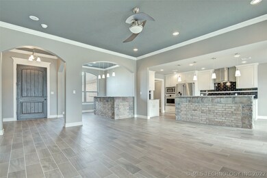 OPEN PLAN BUILT FOR ENTERTAINING!