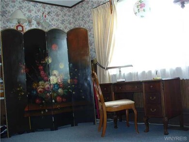 Family Room. Front room in house can be used as fa