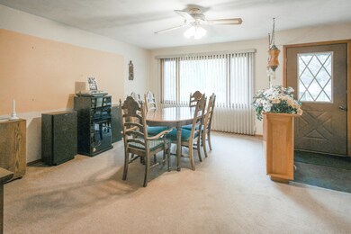 425 W Cherry St, Freeport, IL 61032 - photo 6