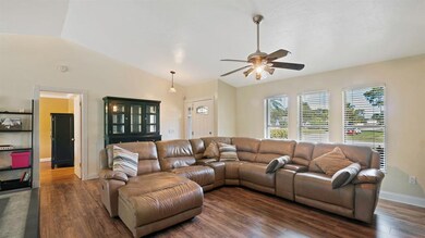 858 SE Kendell-4
