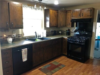 The appliances are all from 2008, as well as the r