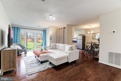 12106 Greenway Ct unit 102, Fairfax, VA 22033 - photo 4