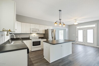 10506 Island Cir -  (25)