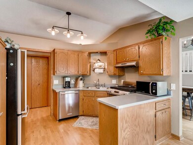 Spacious kitchen with eat-in breakfast nook