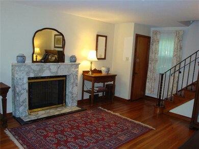 Distinctive decorative fireplace to input a gas lo