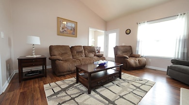 Large LR with newer floor and paint