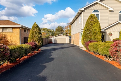 7806 W 83rd St, Bridgeview, IL 60455 - photo 2