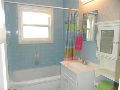 7404 Cedar St, Davenport, IA 52806 - photo 4