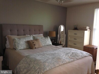 841 Oak Leaf Ct, Warrenton, VA 20186 - photo 6