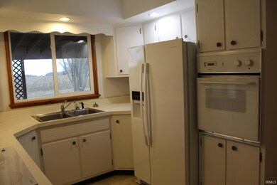 5572 N Clear Creek Rd, Huntington, IN 46750 - photo 4