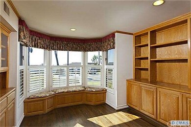 Kitchen dining area