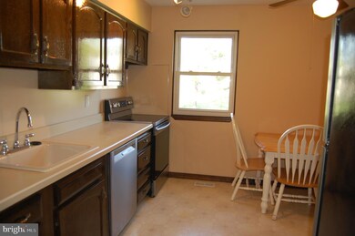 904 Mennonite Rd, Royersford, PA 19468 - photo 4