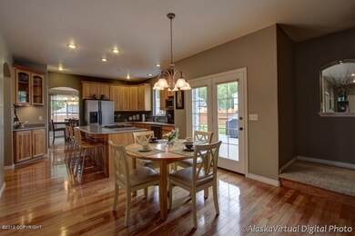 Kitchen w/Island, Bkfst Bar & Bkfst Nook