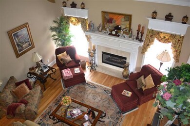 20X17 FAMILY ROOM W/FIREPLACE & HARDWOOD.