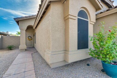 04-4Front walkway
