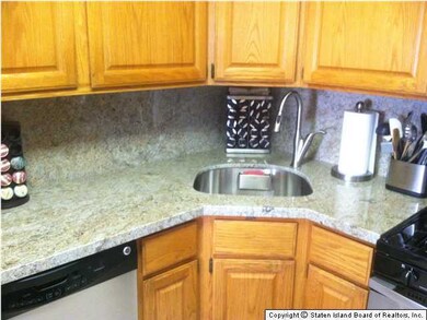 12 Sandywood Ln, Staten Island, NY 10309 - photo 3