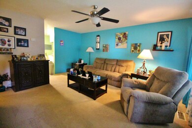 1019 N 15th living room