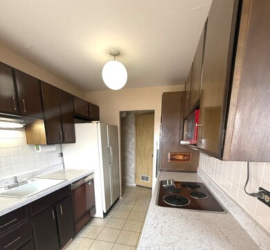Winston Towers unit 1006, Chicago, IL 60645 - photo 6