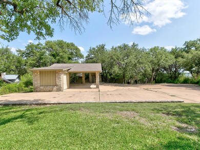 3917 Crescent Dr, Granbury, TX 76049 - photo 2