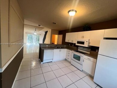 7647 Tamarac Island Cir, Tamarac, FL 33321 - photo 4