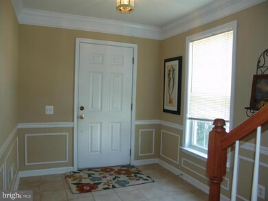 8946 Singleleaf Cir, Lorton, VA 22079 - photo 4