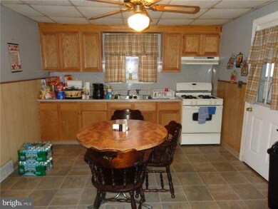 16 W Monroe St, Paulsboro, NJ 08066 - photo 3