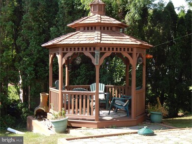 1023 Whitford Dr, Reading, PA 19605 - photo 2