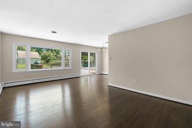 15601 Norman Dr, North Potomac, MD 20878 - photo 4