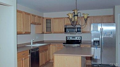 4039 Clubhouse Ct, Center Valley, PA 18034 - photo 4