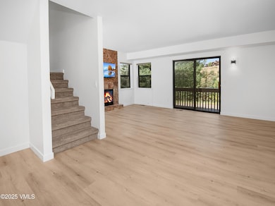 Dining ope to living area