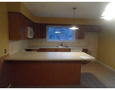 8 Crowns Way unit 8, Uxbridge, MA 01569 - photo 5