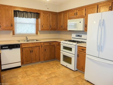 Fully applianced kitchen with a breakfast bar.