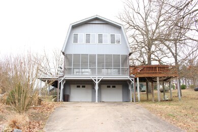 Garage/Sun Room/Hobby Room