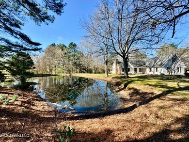 11185 Whispering Pines Dr, Olive Branch, MS 38654 - photo 3