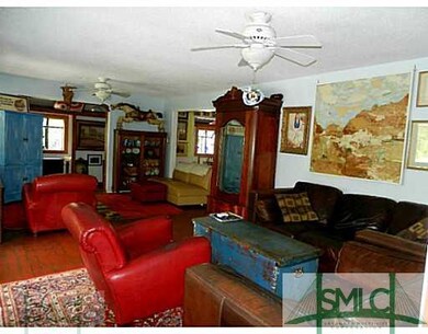 Living Room. Bright and open