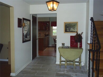 439 Wedgewood Dr, Easton, PA 18045 - photo 4