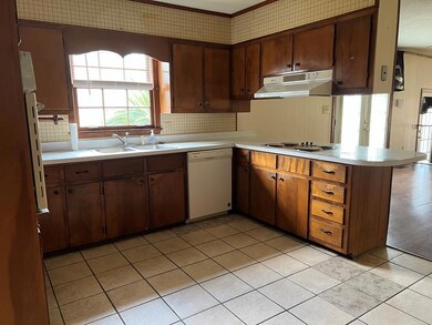 2001 Lullwater Rd, Albany, GA 31707 - photo 4