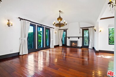 309 N Doheny Dr, Beverly Hills, CA 90211 - photo 3