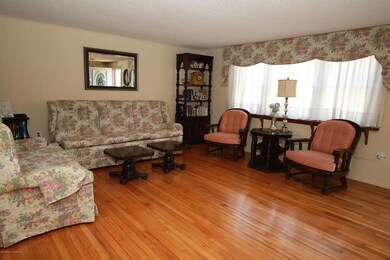 460 Admiral-Living Room-2