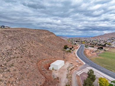 555 S Nichols Peak Rd unit E, Washington, UT 84780 - photo 4