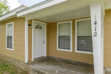 1412 E Rosewood St, Beeville, TX 78102 - photo 5