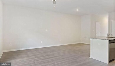 140 Cramsford St, Falling Waters, WV 25419 - photo 5