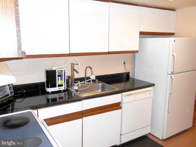 12153 Dove Cir, Laurel, MD 20708 - photo 7