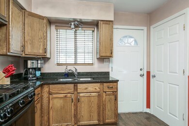 1721 W Illinois Ave, Aurora, IL 60506 - photo 4