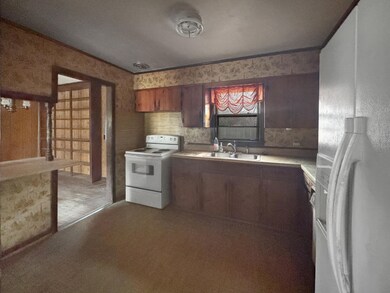 215 Robinwood Cir, Columbus, MS 39702 - photo 4